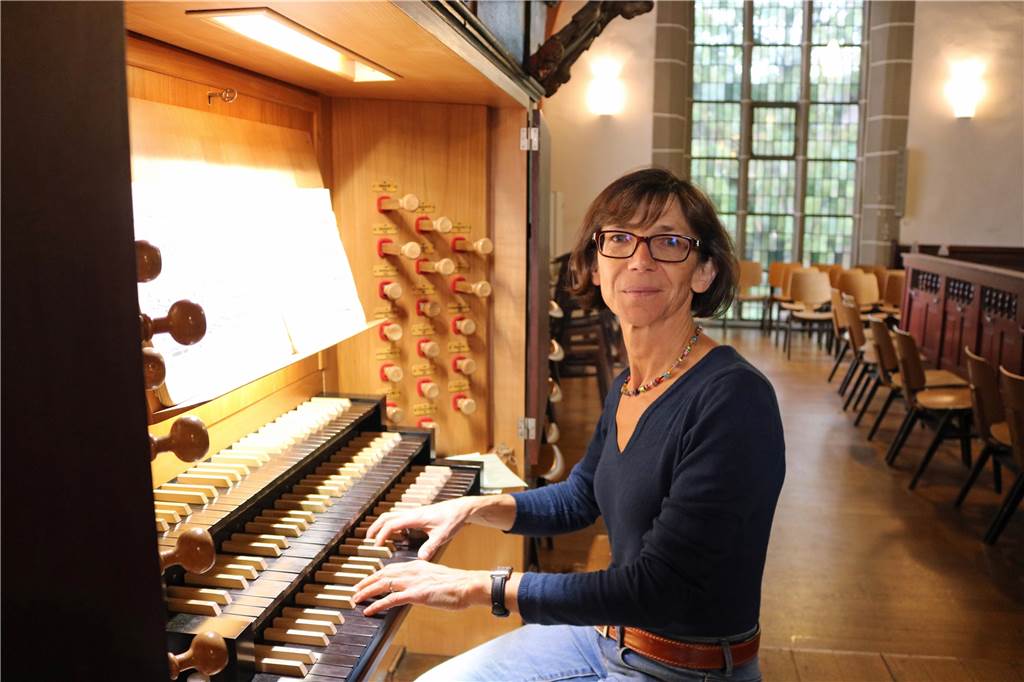 „Vermisse die Chorproben fürchterlich“: Kirchenmusiker sind nun digital unterwegs Jutta Timpe ist Kantorin in Lünen und spielt regelmäßig Orgel in der St. Georg Stadtkirche.