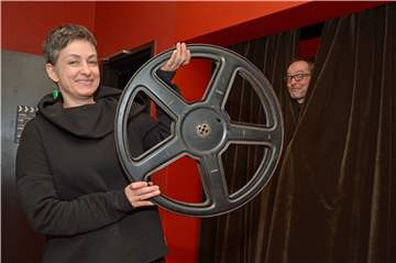 Jutta und Wido Wagner betreiben das Capitol-Cinema-Center in Werne. In unserer Video-Serie besprechen wir einmal im Monat das persönliche Film-Highlight der beiden. Und die Outtakes vom Dreh gibt‘s als Bonus natürlich auch noch obendrauf.