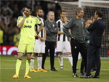 Juve-Torwart Gianluigi Buffon (l) war nach der Niederlage bitter enttäuscht. Foto: Kirsty Wigglesworth