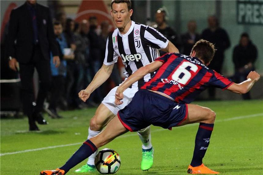 Neapel verkürzt Rückstand vor Spitzenduell gegen Juventus Juventus Turin kam bei Crotone Calcio nicht über ein 1:1 hinaus. Foto: Albano Angilletta