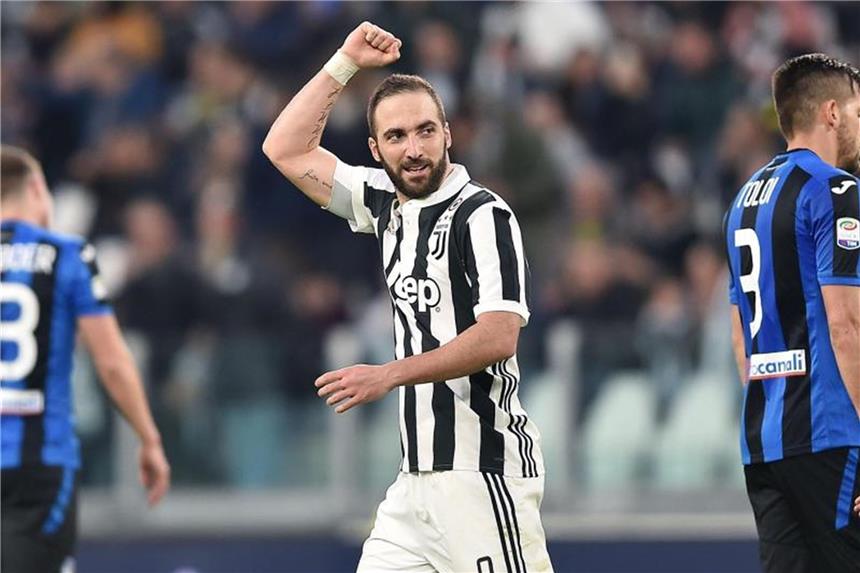 Juve gewinnt Heimspiel gegen Atalanta Bergamo mit 2:0 Juves Gonzalo Higuain feiert seinen Treffer zum 1:0 gegen Bergamo. Foto: Alessandro Di Marco/ANSA