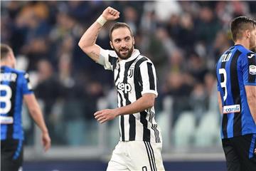 Juves Gonzalo Higuain feiert seinen Treffer zum 1:0 gegen Bergamo. Foto: Alessandro Di Marco/ANSA