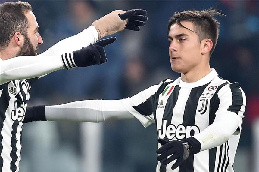 Juve gewinnt Spitzenspiel bei Lazio - Pleite für SSC Neapel Juves Paulo Dybala (r) schoss das 1:0 gegen Lazio in der Nachspielzeit. Foto: Alessandro Di Marco/ANSA