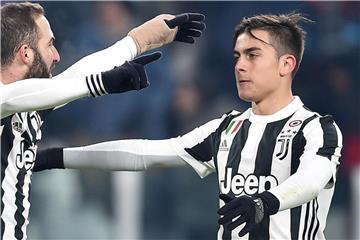 Juves Paulo Dybala (r) schoss das 1:0 gegen Lazio in der Nachspielzeit. Foto: Alessandro Di Marco/ANSA