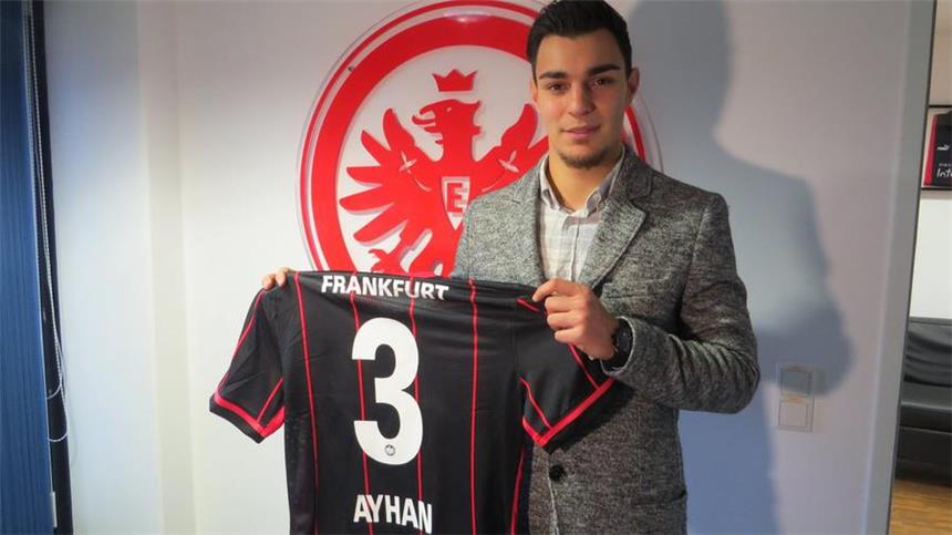Kaan Ayhan soll in Frankfurt Spielpraxis sammeln Kaan Ayhan soll bei Eintracht Frankfurt Spielpraxis sammeln.