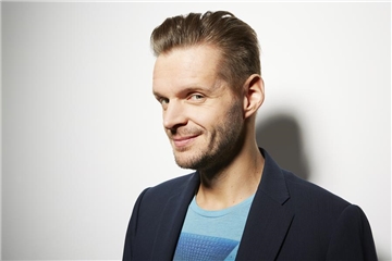 Kabarettist Florian Schroeder gastiert am 8. Februar im Hilpert-Theater.