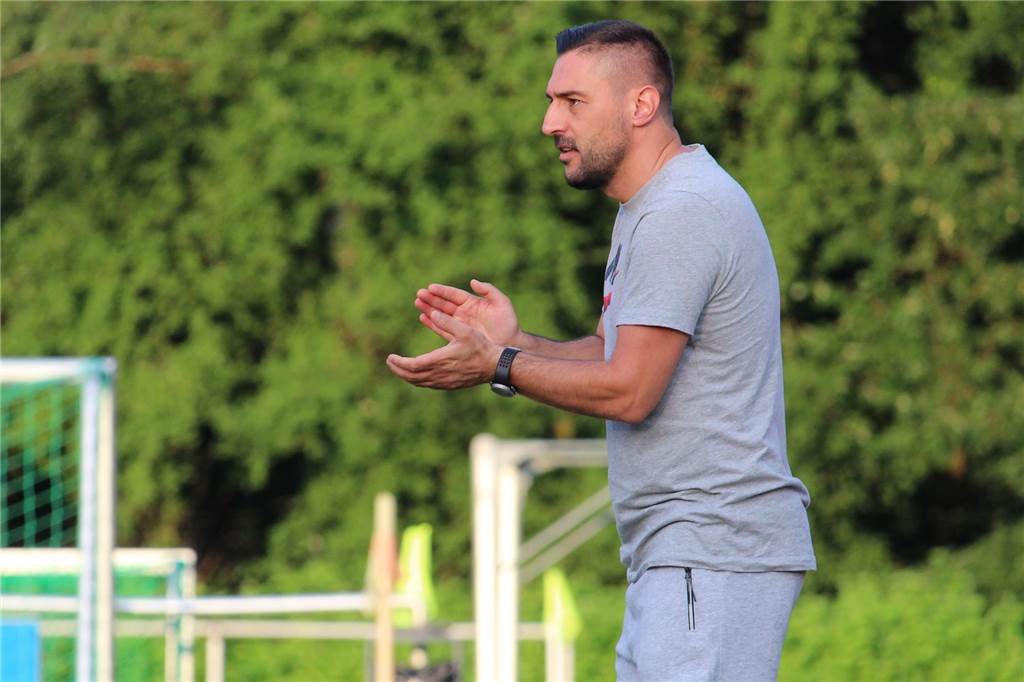Kamener SC bat Osmanlispor um Verlegung: „Unser Team stellt sich eigentlich von alleine auf“ Kadir Kaya trifft mit seinem SC Osmanlispor am Sonntag auf den Kamener SC.