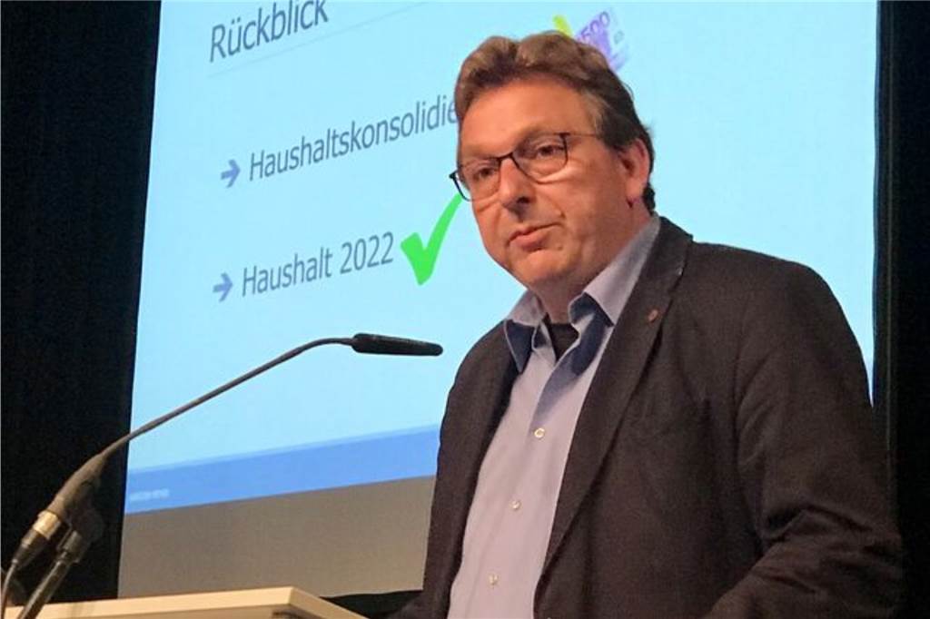 Defizit mehr als halbiert, aber: Ohne Steuererhöhung geht’s wohl nicht Dorstens Kämmerer Karsten Meyer