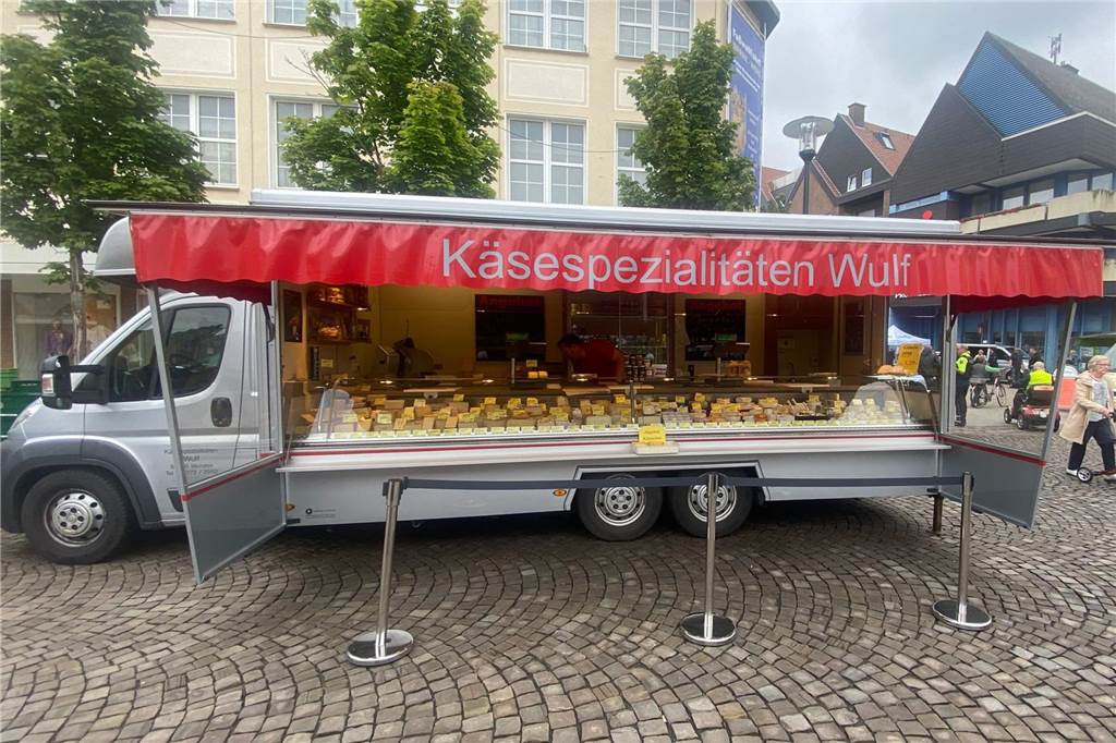 Oliver Wulf steht seit 20 Jahren auf dem Werner Wochenmarkt Käsespezialitäten Wulf ist ein fester Bestandteil auf dem Werner Wochenmarkt.