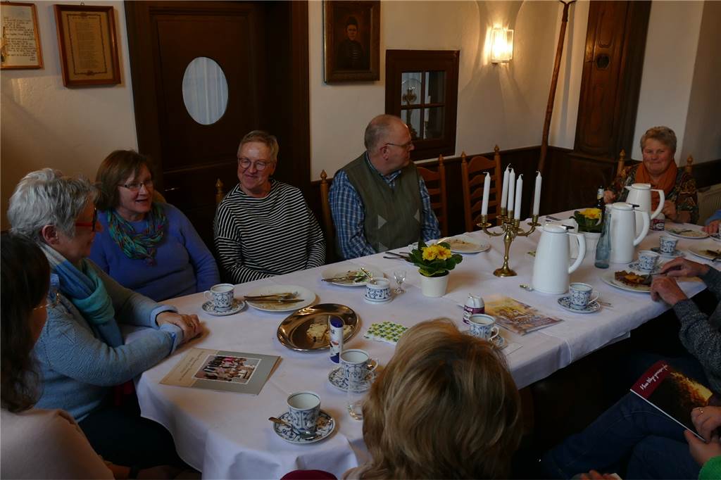 Im Haus Weßling wird Geschichte lebendig Kaffeeplausch im Haus Weßling.