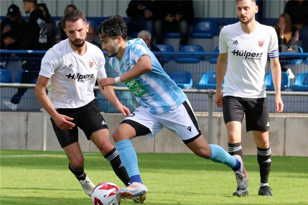 Wochenendübersicht der Livestreams im Amateurfußball: Drei Turniere und spannende Testspiele Kagan Atalay (l.) und der TuS Eichlinghofen haben im Hecker-Cup starke Partien gezeigt.