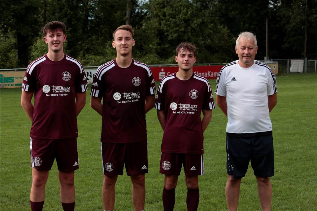 BR Billmerich präsentiert Neuzugänge Kai Beier (v.l.), Max Finke und Lorenz Schulte sind neu im Team von Hubert Tadday.