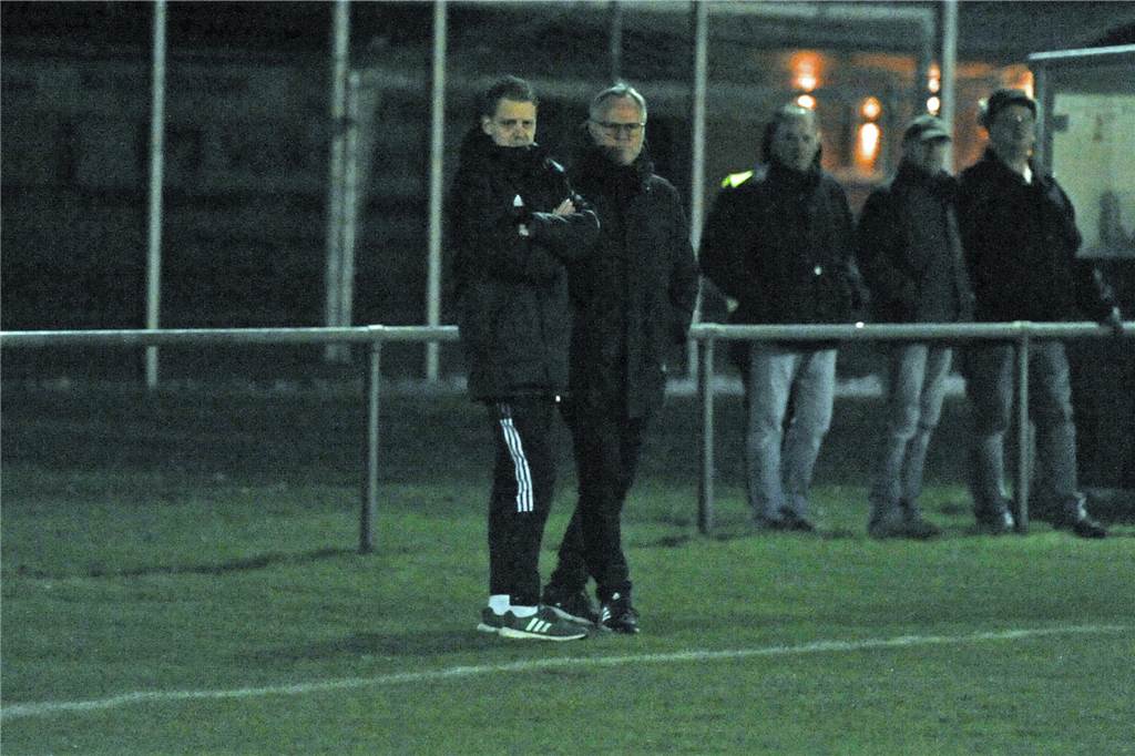 Kai Egbringhoff bleibt beim SC Ahle: Nicht lang schlagen, Fußball spielen Kai Egbringhoff (l.) und Heijo Elsbernd machen in Ahle weiter.