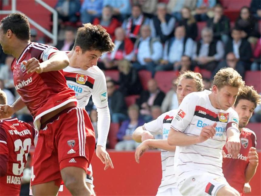 Kai Havertz (2.v.l.) traf für Leverkusen zum Ausgleich. Foto: Stefan Puchner