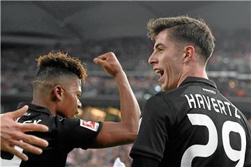 Kai Havertz (r.) erzielte das 1:0 für Bayer Leverkusen.