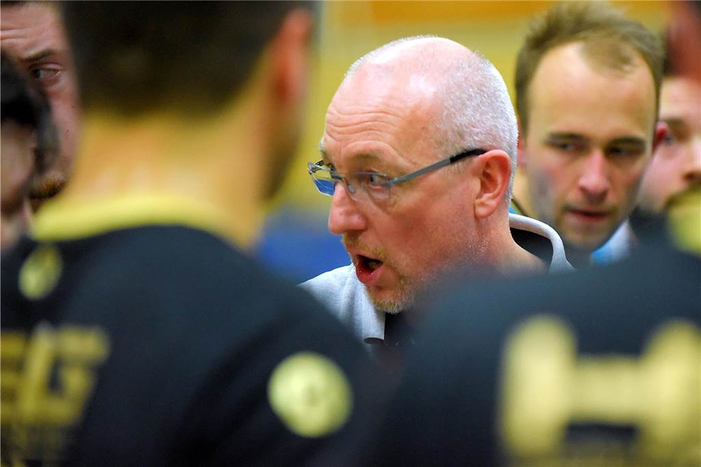 Kai Henning, Ex-Trainer der HSG Schwerte/Westhofen, aktivierte Henning Becker als neuen Co-Trainer der TG Voerde.