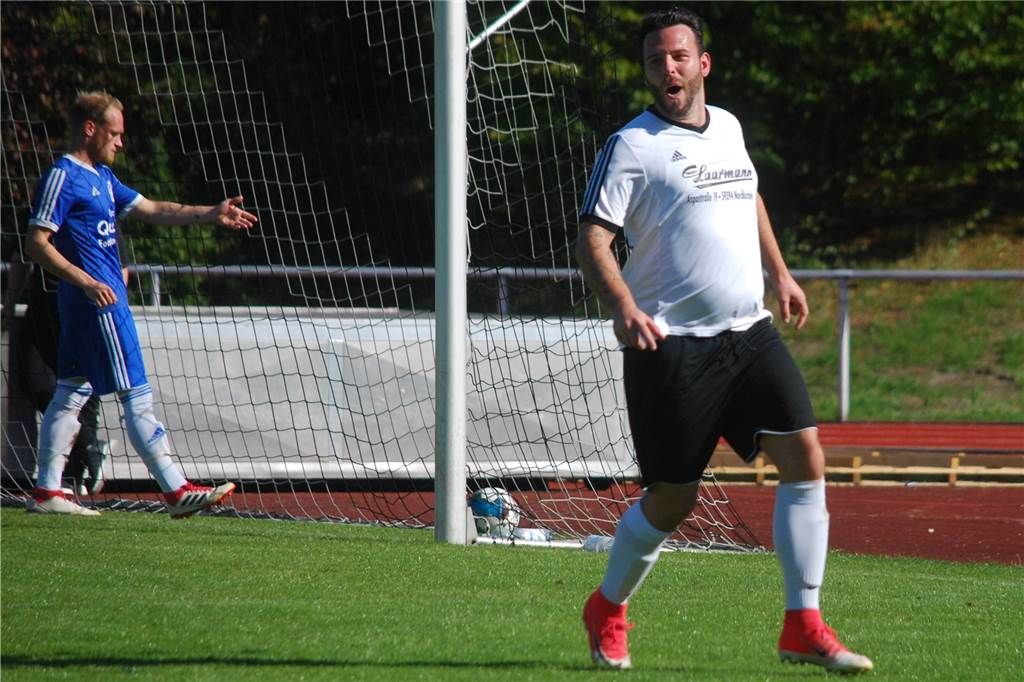 Nordkirchener Pendant zu CR7 trifft besonders gerne im Gemeindederby: „Wie BVB gegen Schalke“ Kai-Uwe Klaka beim Torjubel nach dem 3:1 gegen SV Südkirchen.