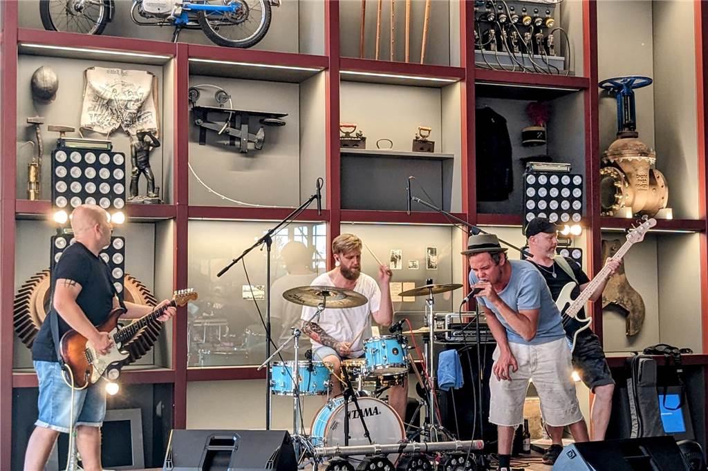 Viel Musik, viel Artistik und am Ende tanzte auch der Himmel Kaiser Franz