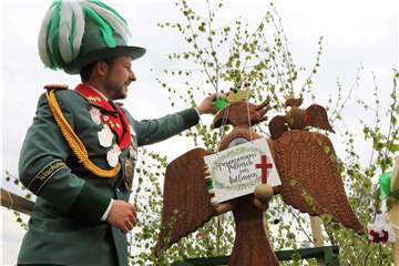 Kaiser Manuel Püthe hat den Vogel für das diesjährige Kaiserschießen getauft.