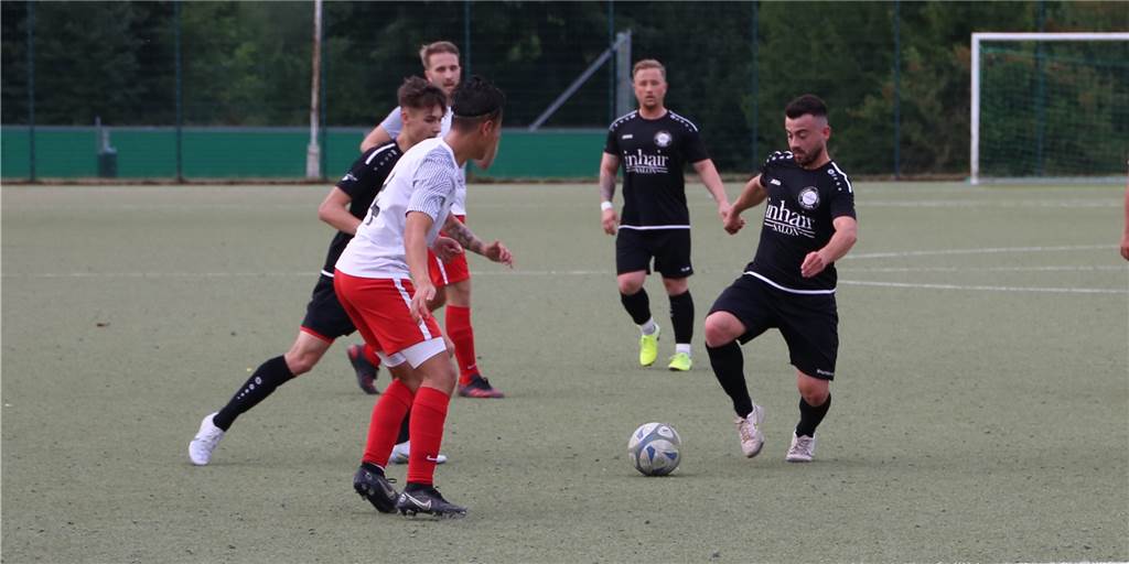 BSV-Turnier: VfL Kamen mit starken Neuzugängen souverän im Halbfinale Emre Demir (r.)