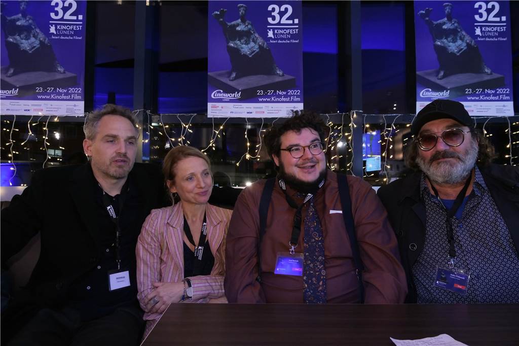 Regisseur Axel Ranisch Oma Ruth (100) lässt Lünen herzlich grüßen Kameramann Dennis Pauls (v.l.), Schauspielerin Christina Grosse, Regisseur Axel Ranisch und Schauspieler Heiko Pinkowski beim Kinofest.