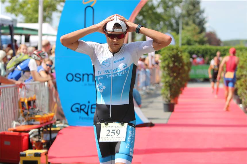 Viele Fotos: So war der Triathlon in Sassenberg für die Wasserfreunde des TV Werne Kamil Jablonski kam als erster des Regionalliga-Teams der Wasserfreunde ins Ziel. Der TVW-Athlet, der im Oktober zum Ironman nach Hawaii fliegt, sicherte sich den dritten Platz bei den Regionalligisten.