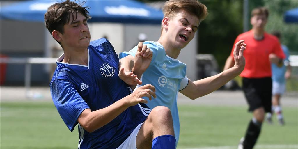 Stadtmeisterschaft der C-Junioren: Last-Minute-Tor bringt die Entscheidung Kampfbetont doch meist fair ging es zu beim entscheidenden Spiel um die Stadtmeisterschaft der C-Junioren zwischen VfB Habinghorst (dunkelblaue Hemden) und SV Wacker Obercastrop.