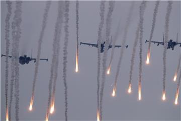 Kampfflugzeuge während des Großmanövers Sapad über dem weißrussischen Baryssau. Foto: Leszek Szymanski