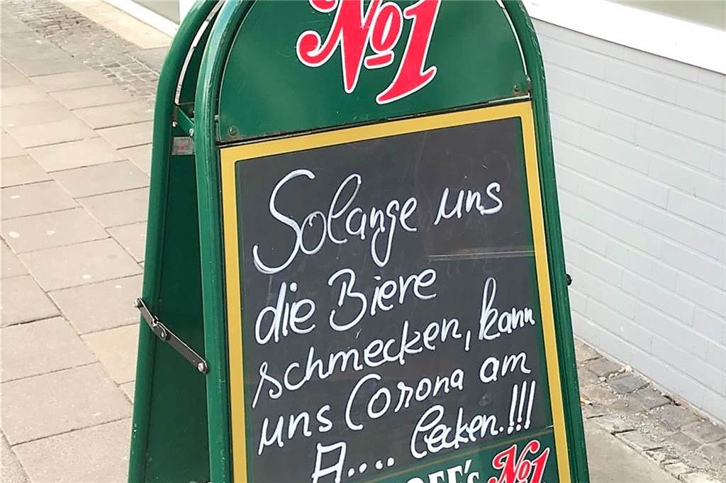 Kneipen im Westen: Gastronomen zwischen Humor, Existenzangst und kreativen Lösungen Kampfgeist der besonderen Art: So warb der Huckarder Wirt Michael Wicke am Sonntag (15.3.) für den Kneipen-Besuch.