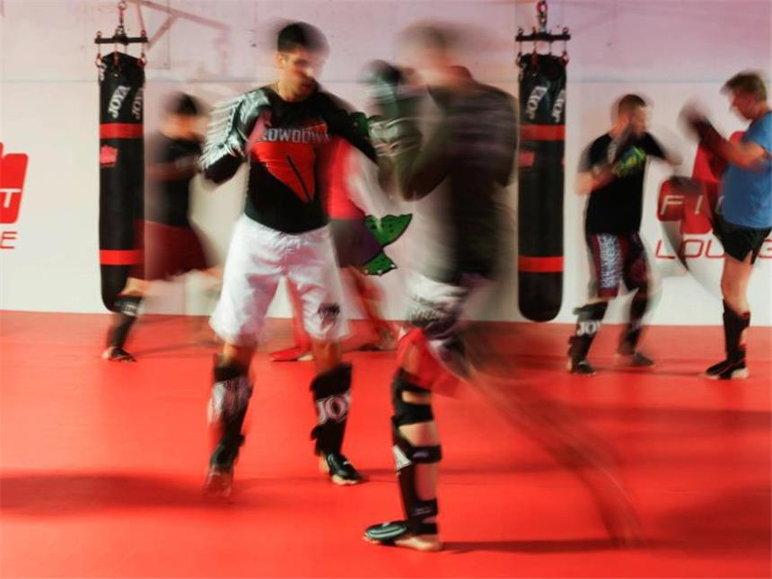 Die richtige Kampfsportart finden Kampfkünste wie das Thaiboxen sind koordinativ und technisch in der Regel sehr anspruchsvoll. Foto: Ina Fassbender/dpa-tmn