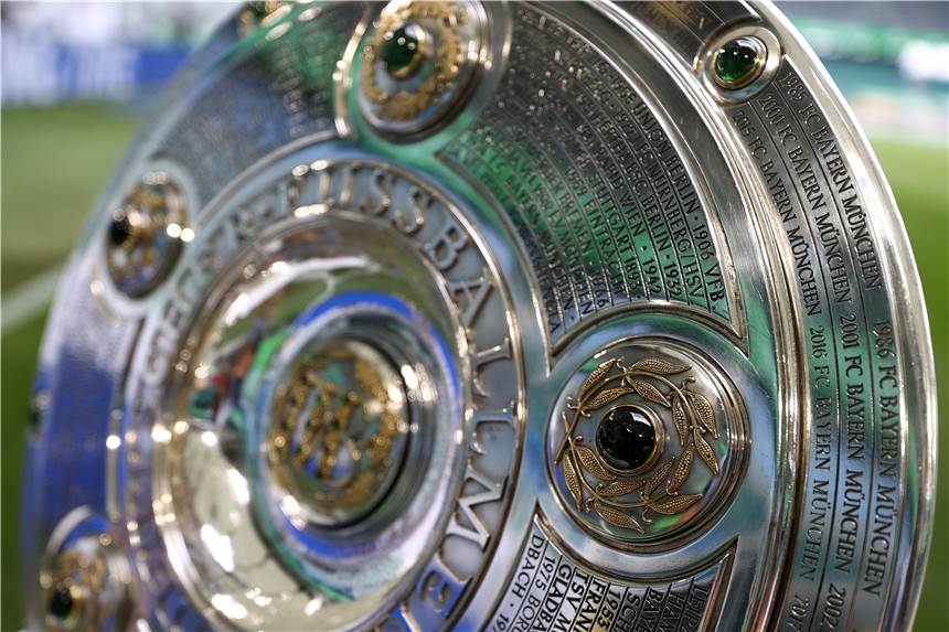 Wer wird Deutscher Meister? Ein Bundesliga-Trainer tippt auf den BVB Kann der BVB dieses Jahr wieder die Meisterschale holen? Ein Bundesliga-Trainer glaubt dran.
