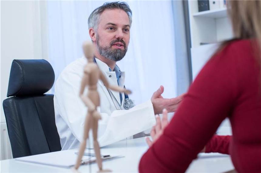 Was bedeutet in der Medizin ganzheitlich? Kann ich gut mit meinem Arzt reden? Das ist wesentlich für eine ganzheitliche Versorgung. Foto: Christin Klose