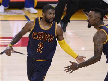 Kann seinen Cleveland Cavaliers in den Finals nicht mehr helfen: Kyrie Irving. Foto: John G. Mabanglo