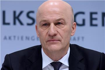 Kann sich auch bei einem Abstieg der großzügigen Unterstützung von VW sicher sein: VfL-Vorstandsmitglied Frank Witter. Foto: Rainer Jensen