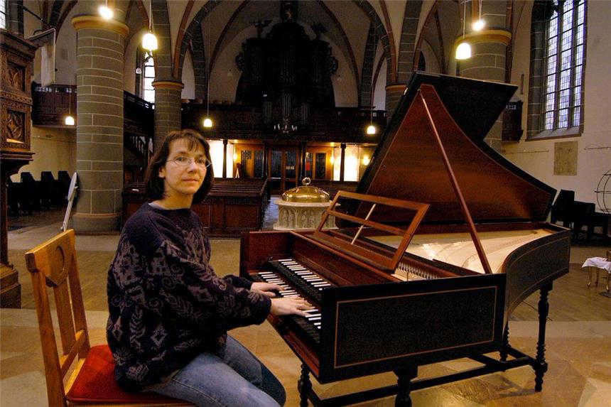 Kantorin Jutta Timpe erhält Kulturpreis 2012 Kantorin Jutta Timpe, hier in der Stadtkirche St. Georg, erhält den Kulturpreis der Stadt Lünen 2012.