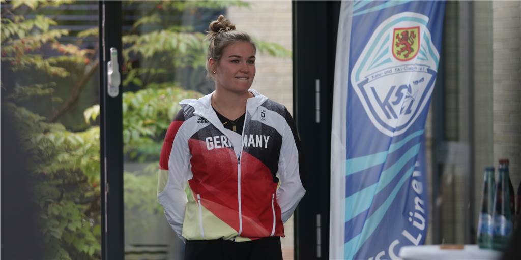 Jule Hake für Medaillengewinne geehrt: „Aufgeregter als vor Rennen“ Kanutin Jule Hake wurde im Foyer des Bauvereins zu Lünen für ihre Leistungen geehrt.