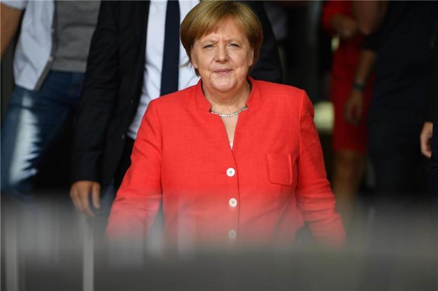 Merkel berät mit Lawrow Lage in Syrien und der Ukraine Kanzlerin Angela Merkel will den Friedensprozess im Syrien-Konflikt voranbringen und Voraussetzungen für die Rückkehr von Flüchtlingen schaffen. Foto: Bernd Von Jutrczenka