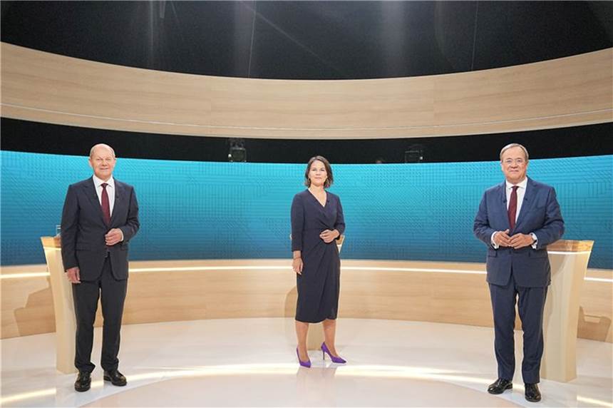 Endspurt im Wahlkampf: Drittes TV-Triell und zwei Parteitage Kanzlerkandidat Olaf Scholz (SPD, l-r), Kanzlerkandidatin Annalena Baerbock (Bündnis90/Die Grünen) und Kanzlerkandidat Armin Laschet (CDU) beim vorangegangenen Triell.