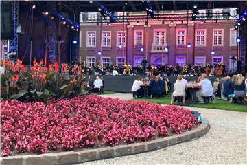 Kanzlerkandidat und NRW-Ministerpräsident Armin Laschet hat das NRW-Sommerkonzert am Samstagabend vor rund 1000 Gästen eröffnet.