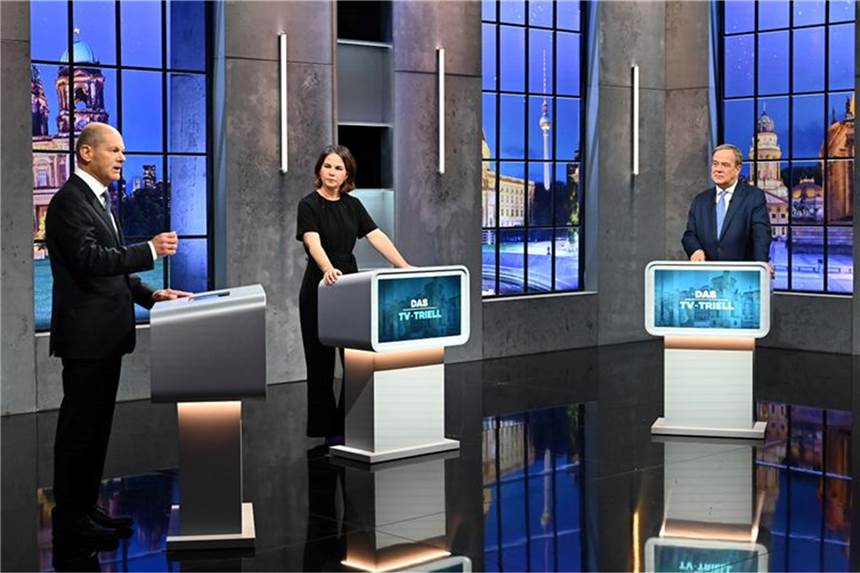3. TV-Triell: Zwei gegen Laschet – Scholz gewinnt auch beim dritten Mal – Positionen im Überblick Kanzlerkandidaten (l-r) Olaf Scholz (SPD), Annalena Baerbock (Bündnis 90/Die Grünen) und Armin Laschet (CDU/CSU) diskutieren bei dem Dritten TV-Triell.