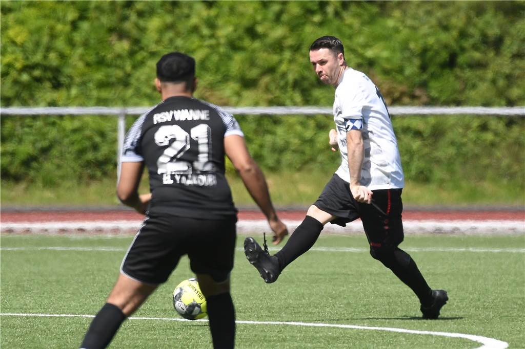 Kapitän Jan Pennekamp (am Ball) will zusammen mit Andre Trottenberg und Dennis Kock 100 Tore erzielen.