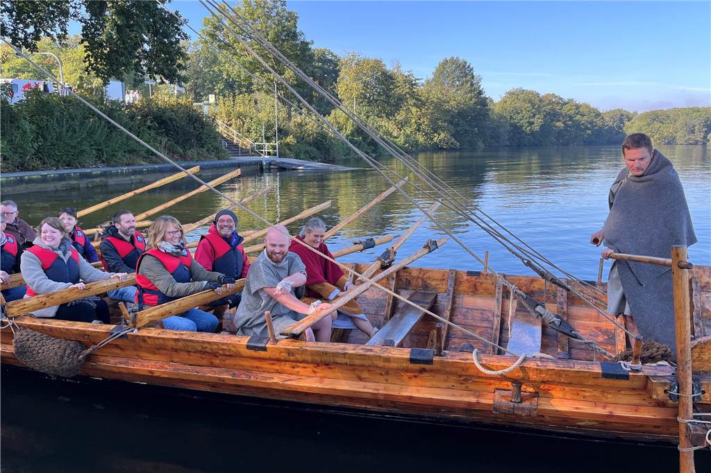 Ruderer auf dem Römerschiff