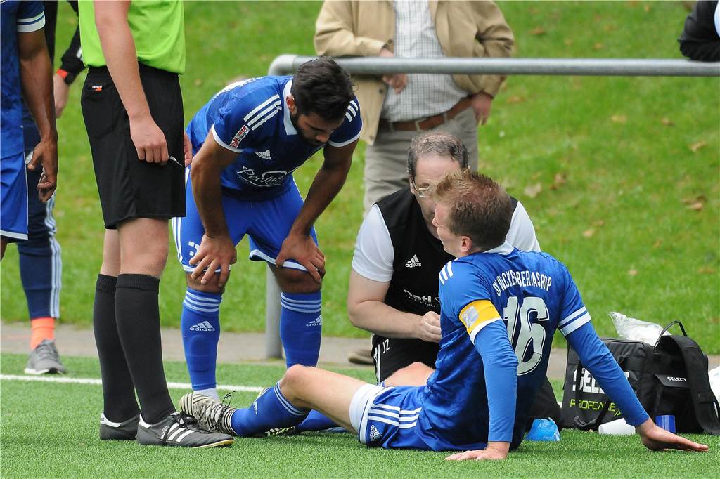 Analyse: Was sich aus dem ersten Westfalenliga-Spiel von Wacker Obercastrop ablesen lässt Kapitän Moritz Budde rappelte sich nach einem üblen Foul wieder auf und machte ein starkes Spiel.
