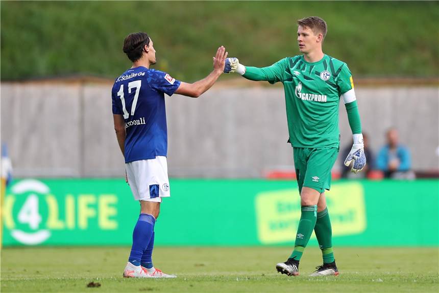 Alexander Nübel ist neuer Schalke-Kapitän Kapitän und Stellvertreter: Alex Nübel (l.) mit Benjamin Stambouli.