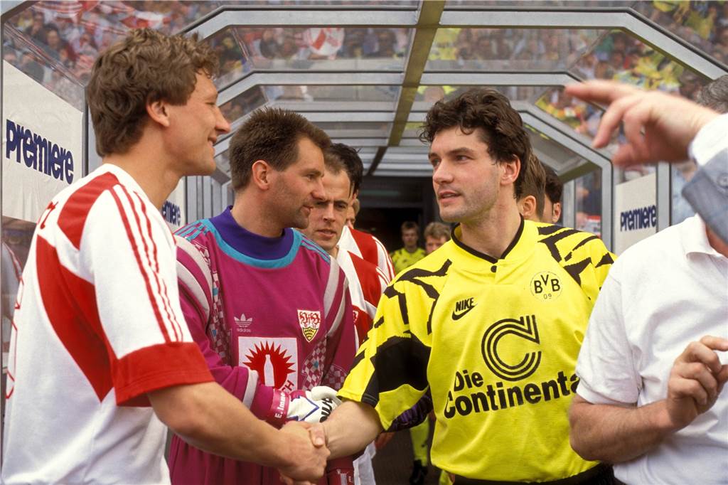 Kapitäne unter sich: Michael Zorc (r.) und Guido Buchwald.