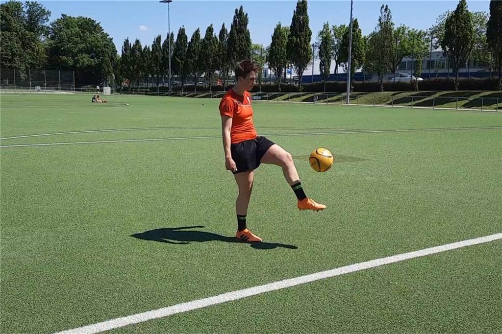 Lesbische Partnerbörse Frauenfußball? Das ist dran an dem Klischee Kapitänin Annika hat erst spät gemerkt, dass sie mehr homosexuelle und bisexuelle Menschen kennt als ihre Freunde, die nicht Fußball spielen.