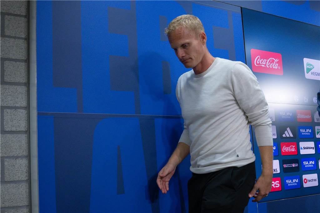 Emotionaler Schalke-Abschied von Trainer Karel Geraerts 20.09.2024, Fussball, 2. Bundesliga, 29. Spieltag Saison 2024/2025, FC Schalke 04 - SV Darmstadt, Trainer Karel Geraerts (FC Schalke 04),