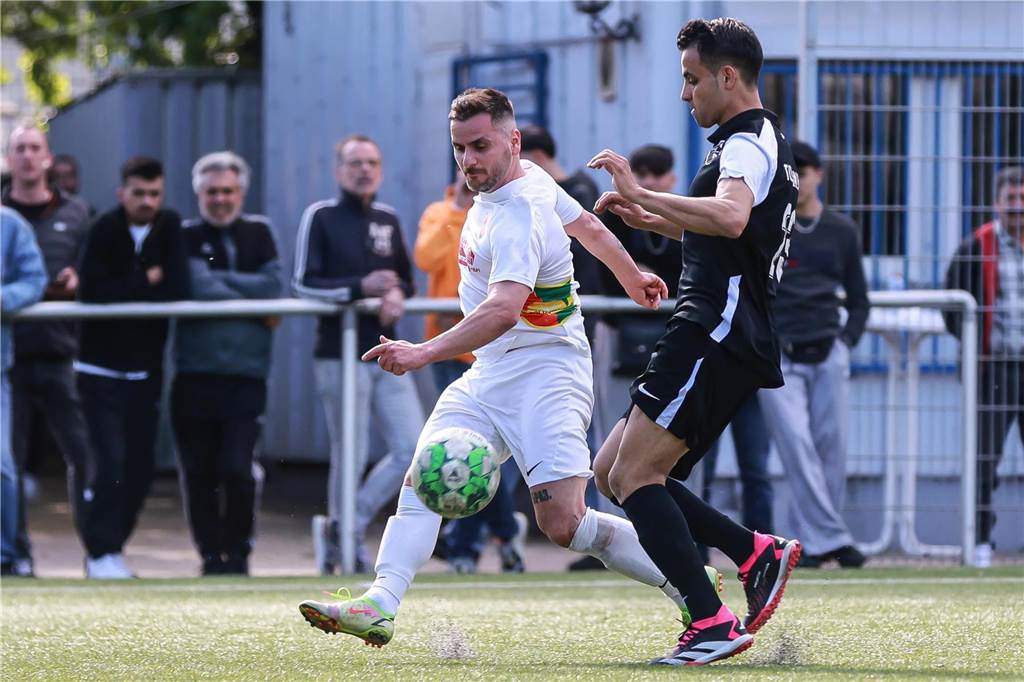 Karim Bouzerda (r.) wechselt aus der Bezirksliga vom TuS Hannibal zum MSV Dortmund.