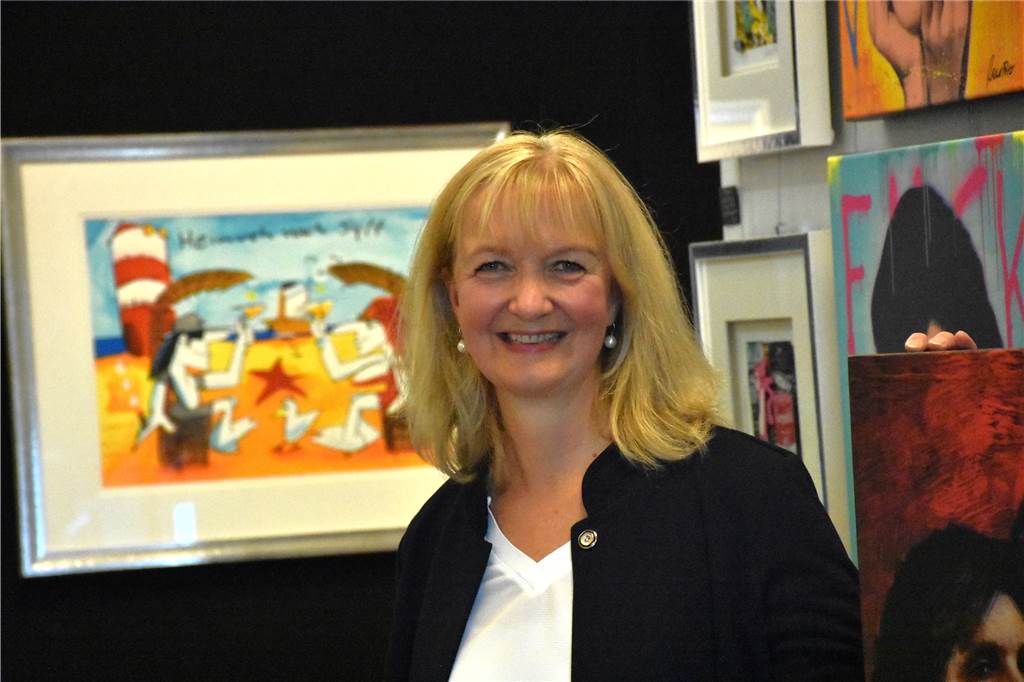 Udo Lindenbergs Kunstwerke können bald in Ahaus bestaunt werden Karin Lachmann von der Galerie Hoff freut sich auf die Ausstellung und hofft noch, dass Besucher kommen dürfen.