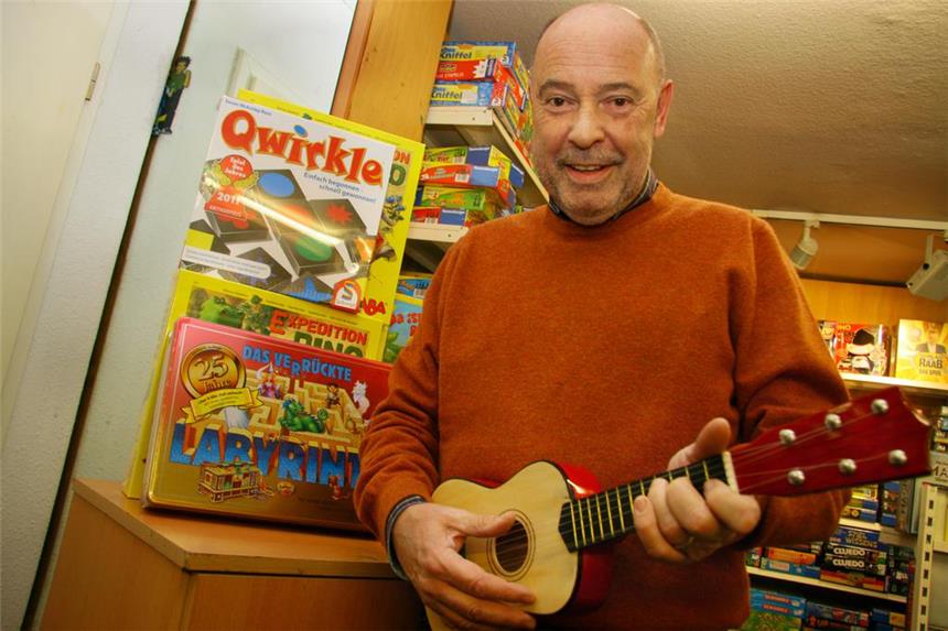 Letztes Weihnachtsgeschäft für Spielwaren Weischer Karl-Heinz Hemminghaus, Inhaber von Spielwaren Weischer, schließt zu Ostern sein Geschäft